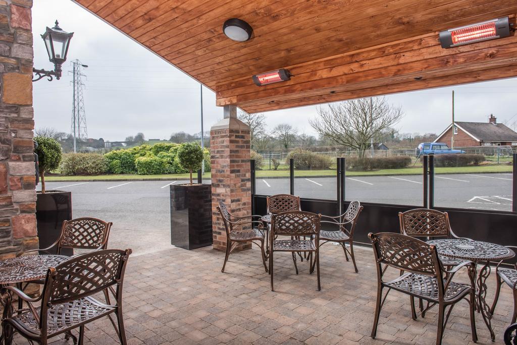 Corr'S Corner Hotel Newtownabbey Esterno foto